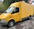 Желтый Мерседес Sprinter, объемом двигателя 2.15 л и пробегом 665 тыс. км за 9000 $, фото 1 на Automoto.ua