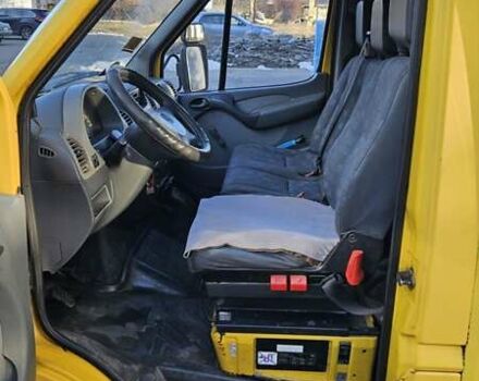 Желтый Мерседес Sprinter, объемом двигателя 2.15 л и пробегом 298 тыс. км за 7900 $, фото 16 на Automoto.ua