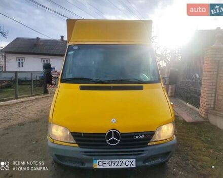 Желтый Мерседес Sprinter, объемом двигателя 2.15 л и пробегом 380 тыс. км за 5900 $, фото 4 на Automoto.ua