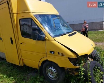 Желтый Мерседес Sprinter, объемом двигателя 2.15 л и пробегом 100 тыс. км за 1800 $, фото 5 на Automoto.ua