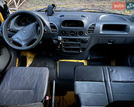 Желтый Мерседес Sprinter, объемом двигателя 2.2 л и пробегом 281 тыс. км за 10500 $, фото 13 на Automoto.ua