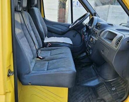 Желтый Мерседес Sprinter, объемом двигателя 2.15 л и пробегом 298 тыс. км за 7900 $, фото 15 на Automoto.ua