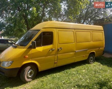 Желтый Мерседес Sprinter, объемом двигателя 2.2 л и пробегом 350 тыс. км за 8200 $, фото 1 на Automoto.ua