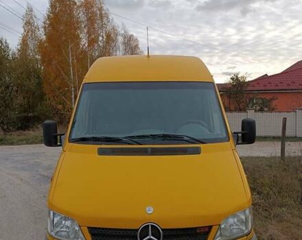 Желтый Мерседес Sprinter, объемом двигателя 2.15 л и пробегом 406 тыс. км за 9800 $, фото 1 на Automoto.ua