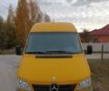 Желтый Мерседес Sprinter, объемом двигателя 2.15 л и пробегом 406 тыс. км за 9800 $, фото 1 на Automoto.ua