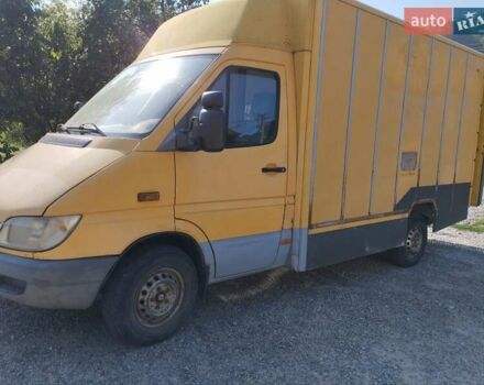 Желтый Мерседес Sprinter, объемом двигателя 2.15 л и пробегом 450 тыс. км за 4500 $, фото 3 на Automoto.ua