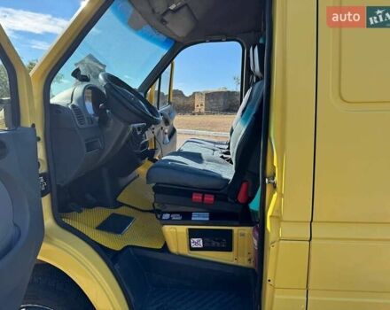 Желтый Мерседес Sprinter, объемом двигателя 2.7 л и пробегом 343 тыс. км за 17500 $, фото 1 на Automoto.ua