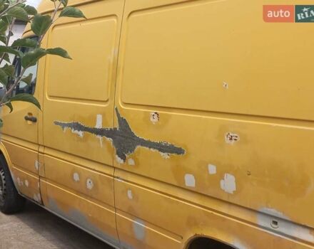 Желтый Мерседес Sprinter, объемом двигателя 2.15 л и пробегом 600 тыс. км за 4200 $, фото 2 на Automoto.ua