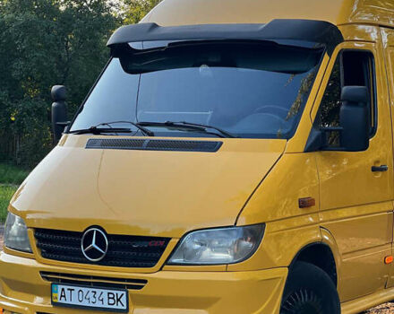 Желтый Мерседес Sprinter, объемом двигателя 2.2 л и пробегом 399 тыс. км за 7800 $, фото 3 на Automoto.ua