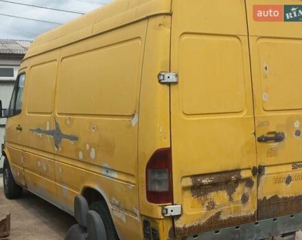 Желтый Мерседес Sprinter, объемом двигателя 2.15 л и пробегом 600 тыс. км за 4200 $, фото 1 на Automoto.ua