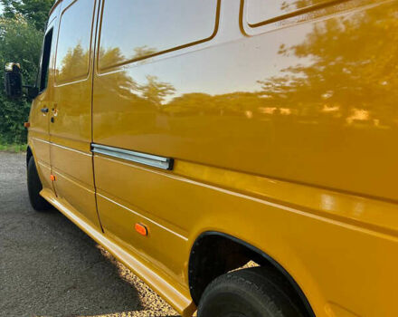 Желтый Мерседес Sprinter, объемом двигателя 2.2 л и пробегом 399 тыс. км за 7800 $, фото 6 на Automoto.ua