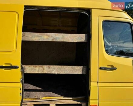 Желтый Мерседес Sprinter, объемом двигателя 2.7 л и пробегом 343 тыс. км за 17500 $, фото 9 на Automoto.ua