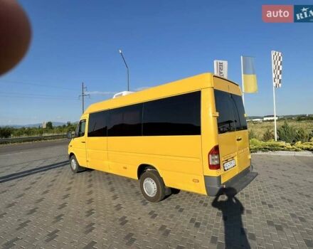 Желтый Мерседес Sprinter, объемом двигателя 2.15 л и пробегом 450 тыс. км за 14000 $, фото 1 на Automoto.ua