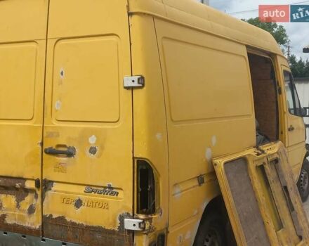 Желтый Мерседес Sprinter, объемом двигателя 2.15 л и пробегом 600 тыс. км за 4200 $, фото 9 на Automoto.ua