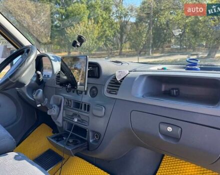 Желтый Мерседес Sprinter, объемом двигателя 2.7 л и пробегом 343 тыс. км за 17500 $, фото 15 на Automoto.ua