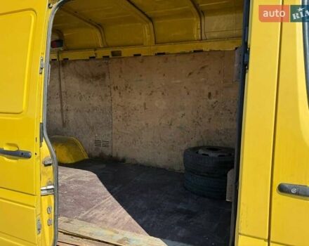 Желтый Мерседес Sprinter, объемом двигателя 2.7 л и пробегом 343 тыс. км за 17500 $, фото 10 на Automoto.ua