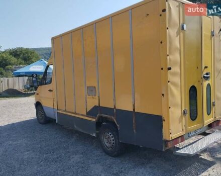 Желтый Мерседес Sprinter, объемом двигателя 2.15 л и пробегом 450 тыс. км за 4500 $, фото 4 на Automoto.ua