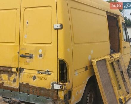 Желтый Мерседес Sprinter, объемом двигателя 2.15 л и пробегом 600 тыс. км за 4200 $, фото 3 на Automoto.ua