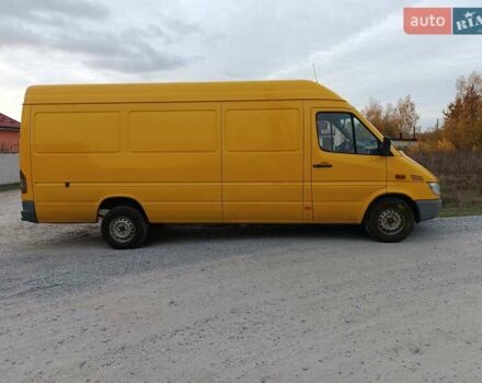 Желтый Мерседес Sprinter, объемом двигателя 2.15 л и пробегом 406 тыс. км за 9800 $, фото 3 на Automoto.ua