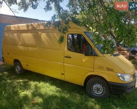 Желтый Мерседес Sprinter, объемом двигателя 2.2 л и пробегом 350 тыс. км за 8200 $, фото 2 на Automoto.ua