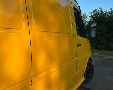 Желтый Мерседес Sprinter, объемом двигателя 2.2 л и пробегом 399 тыс. км за 7800 $, фото 13 на Automoto.ua