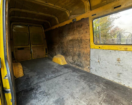 Желтый Мерседес Sprinter, объемом двигателя 2.15 л и пробегом 500 тыс. км за 9500 $, фото 9 на Automoto.ua