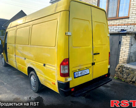 Желтый Мерседес Sprinter, объемом двигателя 2.2 л и пробегом 297 тыс. км за 8450 $, фото 2 на Automoto.ua