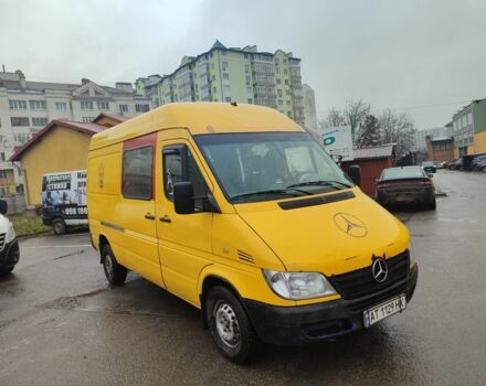 Желтый Мерседес Sprinter, объемом двигателя 2.1 л и пробегом 464 тыс. км за 7500 $, фото 3 на Automoto.ua
