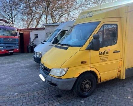 Желтый Мерседес Sprinter, объемом двигателя 0 л и пробегом 300 тыс. км за 3100 $, фото 2 на Automoto.ua