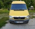 Желтый Мерседес Sprinter, объемом двигателя 2.15 л и пробегом 338 тыс. км за 7500 $, фото 1 на Automoto.ua