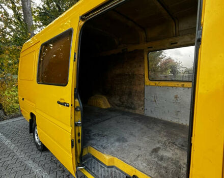 Желтый Мерседес Sprinter, объемом двигателя 2.15 л и пробегом 500 тыс. км за 9500 $, фото 8 на Automoto.ua