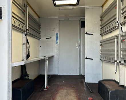 Желтый Мерседес Sprinter, объемом двигателя 0 л и пробегом 222 тыс. км за 12777 $, фото 8 на Automoto.ua