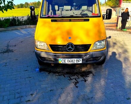Желтый Мерседес Sprinter, объемом двигателя 2.1 л и пробегом 440 тыс. км за 6000 $, фото 3 на Automoto.ua