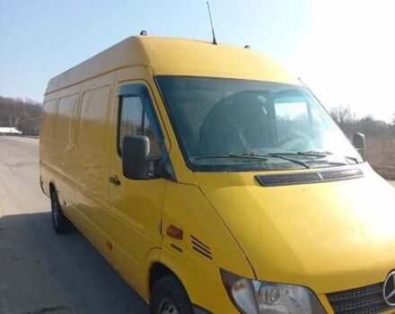 Желтый Мерседес Sprinter, объемом двигателя 2.15 л и пробегом 375 тыс. км за 6100 $, фото 1 на Automoto.ua