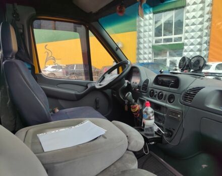 Желтый Мерседес Sprinter, объемом двигателя 2.1 л и пробегом 464 тыс. км за 7500 $, фото 12 на Automoto.ua