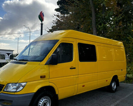 Желтый Мерседес Sprinter, объемом двигателя 2.15 л и пробегом 500 тыс. км за 9500 $, фото 2 на Automoto.ua
