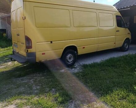 Желтый Мерседес Sprinter, объемом двигателя 2.15 л и пробегом 338 тыс. км за 7500 $, фото 6 на Automoto.ua