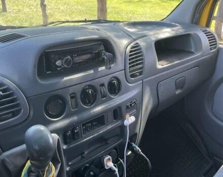 Желтый Мерседес Sprinter, объемом двигателя 2.15 л и пробегом 200 тыс. км за 8800 $, фото 2 на Automoto.ua