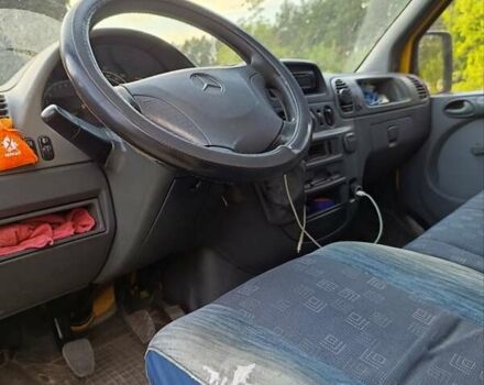 Желтый Мерседес Sprinter, объемом двигателя 2.15 л и пробегом 338 тыс. км за 7500 $, фото 1 на Automoto.ua