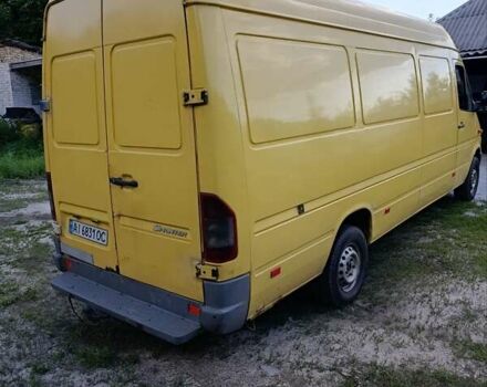 Желтый Мерседес Sprinter, объемом двигателя 2.15 л и пробегом 338 тыс. км за 7500 $, фото 5 на Automoto.ua