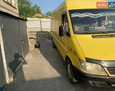 Желтый Мерседес Sprinter, объемом двигателя 2.2 л и пробегом 297 тыс. км за 7600 $, фото 4 на Automoto.ua