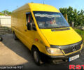 Желтый Мерседес Sprinter, объемом двигателя 2.2 л и пробегом 297 тыс. км за 8450 $, фото 4 на Automoto.ua