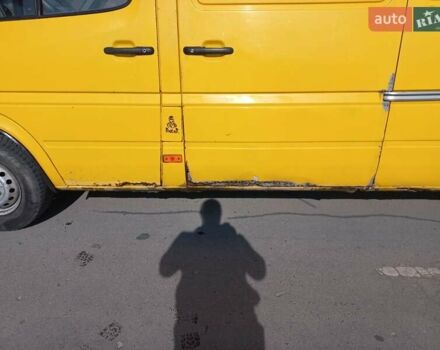 Желтый Мерседес Sprinter, объемом двигателя 2.15 л и пробегом 375 тыс. км за 6100 $, фото 5 на Automoto.ua