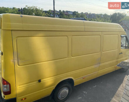 Желтый Мерседес Sprinter, объемом двигателя 2.2 л и пробегом 297 тыс. км за 7600 $, фото 6 на Automoto.ua