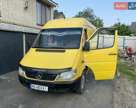 Желтый Мерседес Sprinter, объемом двигателя 2.2 л и пробегом 297 тыс. км за 7600 $, фото 9 на Automoto.ua