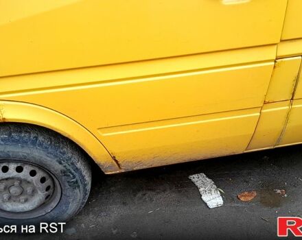 Желтый Мерседес Sprinter, объемом двигателя 2.1 л и пробегом 544 тыс. км за 5800 $, фото 1 на Automoto.ua