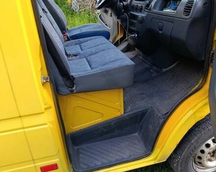 Желтый Мерседес Sprinter, объемом двигателя 2.15 л и пробегом 338 тыс. км за 7500 $, фото 9 на Automoto.ua