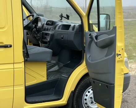 Желтый Мерседес Sprinter, объемом двигателя 2.7 л и пробегом 370 тыс. км за 10700 $, фото 12 на Automoto.ua