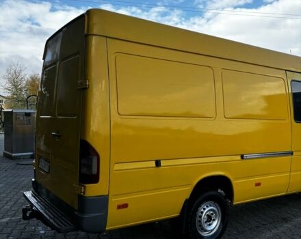 Желтый Мерседес Sprinter, объемом двигателя 2.1 л и пробегом 500 тыс. км за 9500 $, фото 3 на Automoto.ua