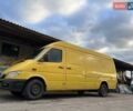 Желтый Мерседес Sprinter, объемом двигателя 2.15 л и пробегом 400 тыс. км за 8200 $, фото 1 на Automoto.ua
